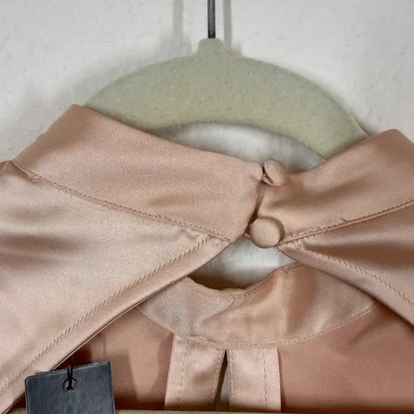 Lulu's Peach Satin Open-Back Peplum blouse - Picture 7 of 10